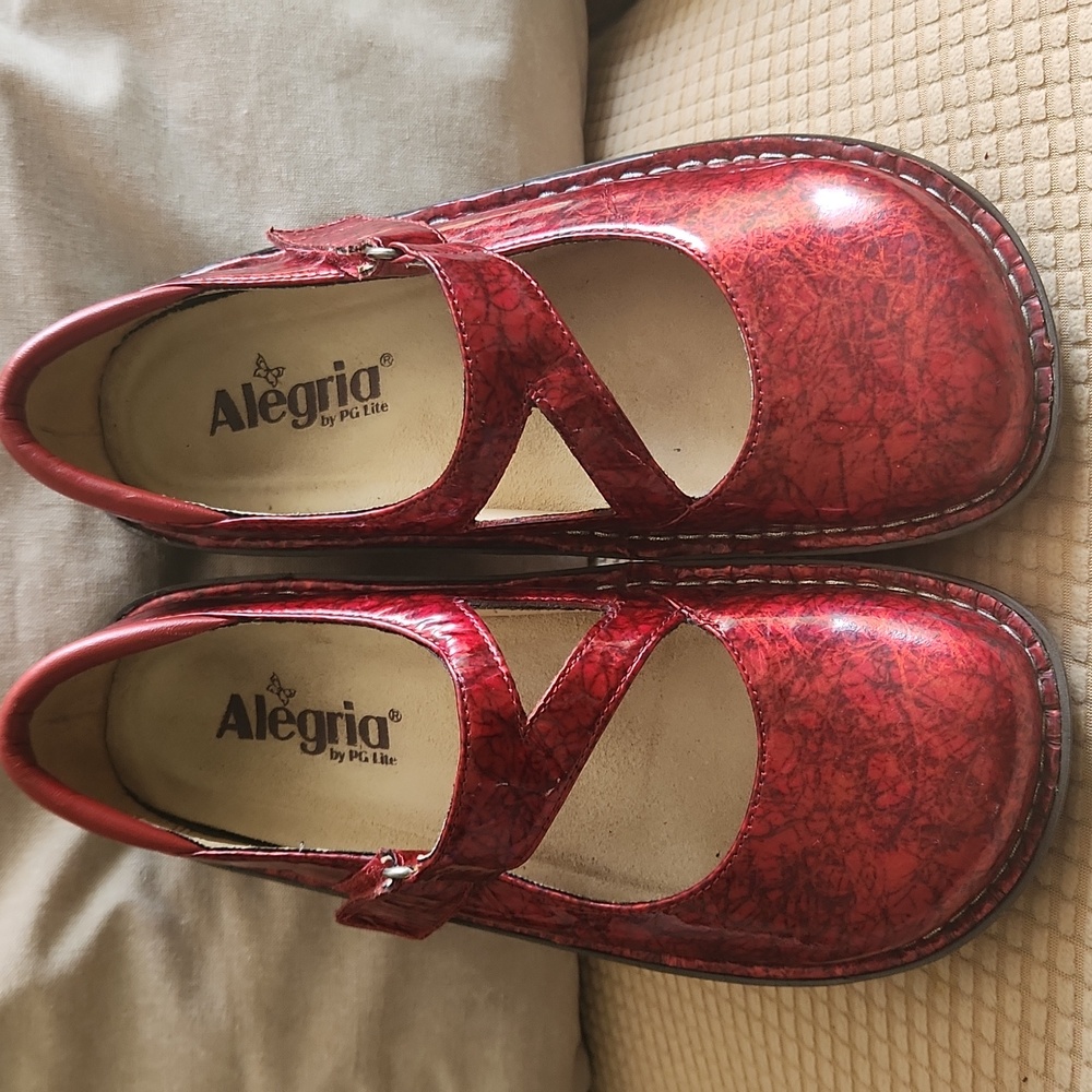 Alegria Shiny Red Dress Shoes SIZE 37 - Picture 2 of 11